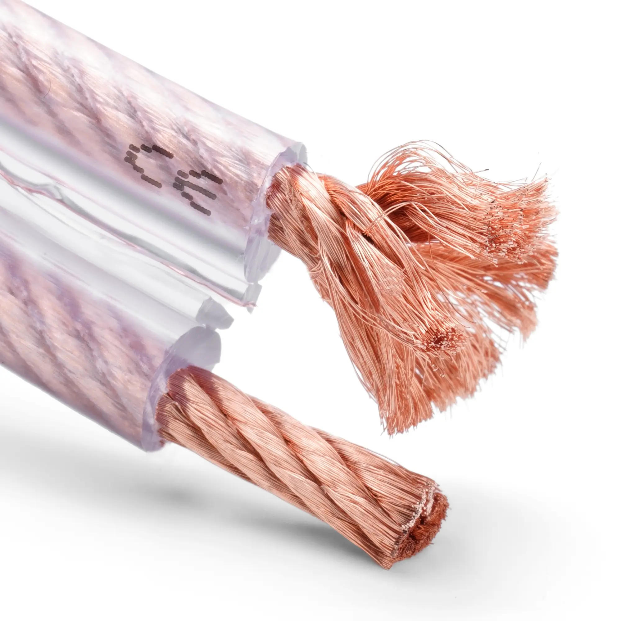 Nahaufnahme des transparenten Exzellenz Kupferkabels mit aufgedrehten Litzen auf einer Seite.